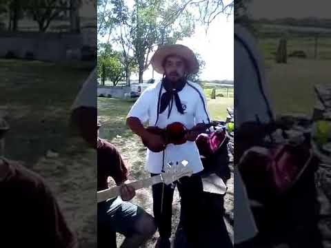 Angelo Aranda y Lazaro Caballero cantando juntos