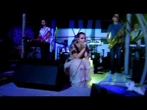 Guru Groove Foundation - Golden love - Z-19 live on Mars