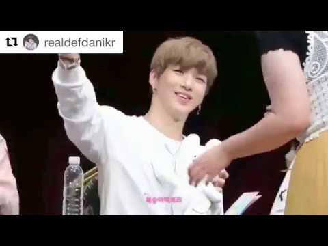 Fansign lầy lội của Kang Daniel ( WANNA ONE)