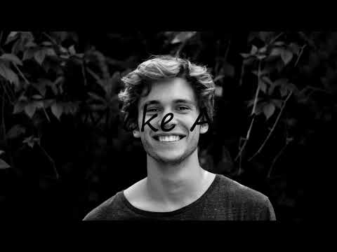 How to pronounce Micke Alw in English?