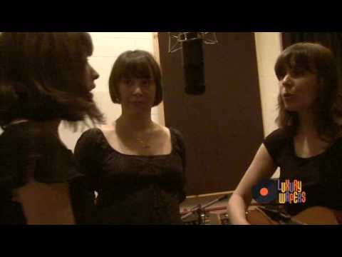 The Living Sisters - How Are You Doing? - Luxury Wafers Sessions