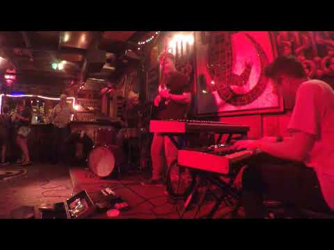 Noah Young Trio feat: Jamison Ross // Splinter