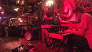 Noah Young Trio feat: Jamison Ross // Splinter