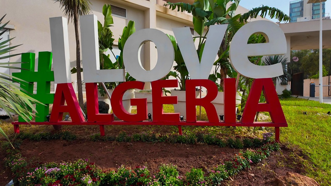 Immersive street-level walking tour through Algiers, Algeria, showcasing authentic urban landscapes, local architecture, and the vibrant atmosphere of the city's neighborhoods