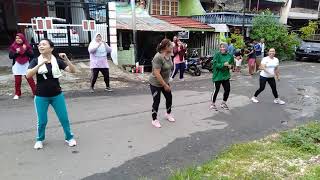Download lagu Gaya Senam Ibu-ibu Part 15 mp3