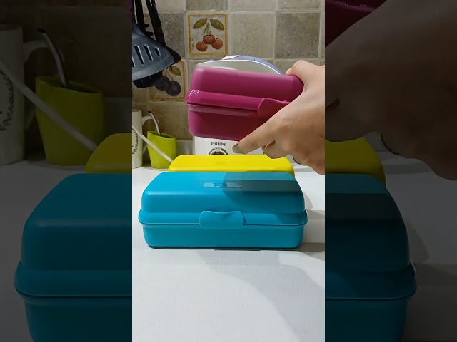 Vídeo relacionado con Tupperware Fiambrera To Go Clevere Pause de 590 ml con divisor Eco+ para la escuela, fiambrera con compartimento Twin Sandwichera, color morado y lila, 590 ml
