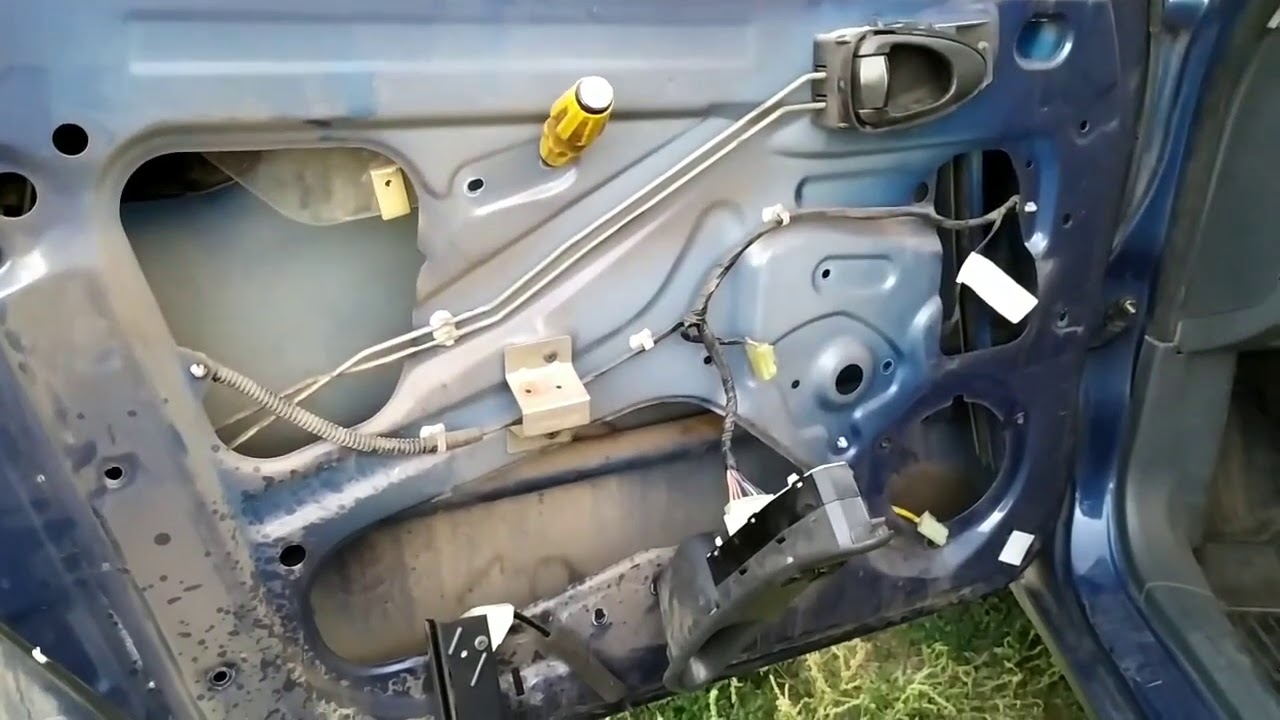 Красный провод стеклоподъёмника ланос. Стеклоподъёмник шевроле ланос. Замок электрический водительской двери на заз шанс. Снять стеклоподъемник ланос. Эсп ланос.