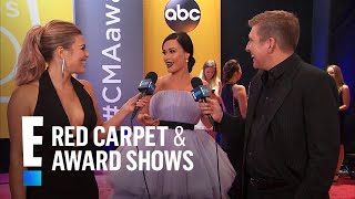 Kacey Musgraves In Awe of Beyonce at 2016 CMA Awards | E! Live from the Red Carpet