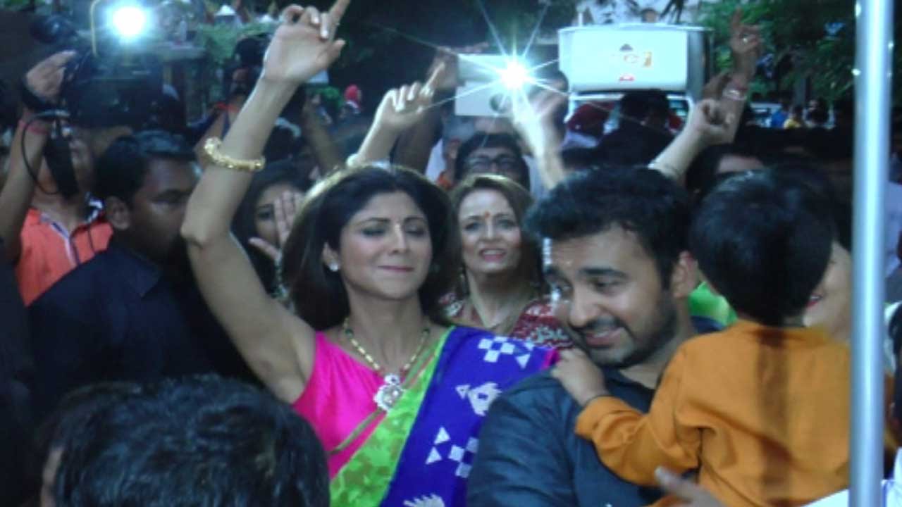 Shilpa Shetty Dancing Crazily At Ganpati Visarjan 2015