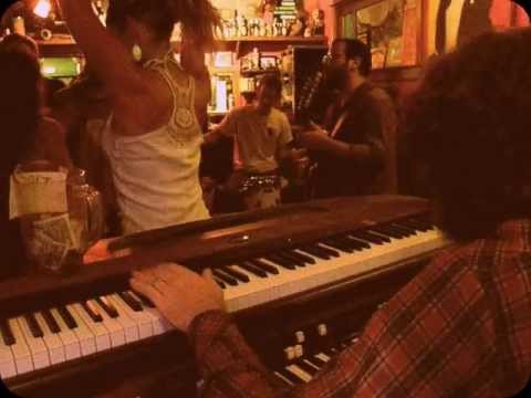 On The Spot Trio @The Crepe Place (Billie Jean)