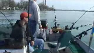 preview picture of video 'StClairRiverSalmonBoat4/20/10'