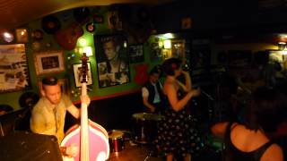 Nitus and the Rollin' Dice - Flying Saucer Rock and Roll