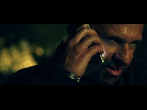 AMMORE E MALAVITA dei Manetti bros. - Raiz canta "Guaglione 'e Malavita"