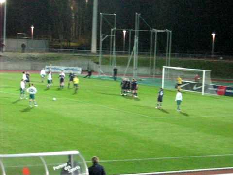 Wunderschönes Freistoßtor von Inka Grings