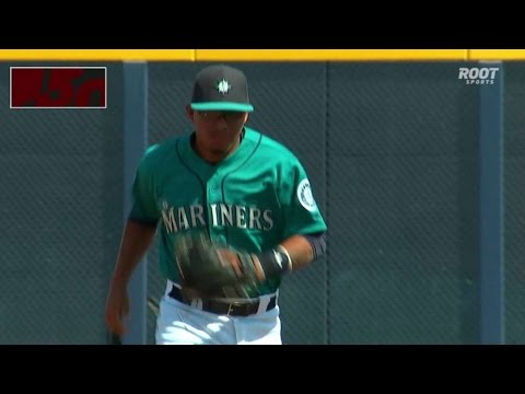 SD@SEA: Ascanio slides left to field a grounder