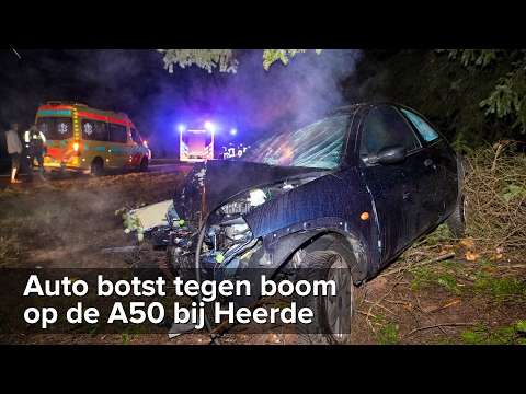Automobiliste botst tegen boom op de A50 bij Heerde - ©StefanVerkerk.nl