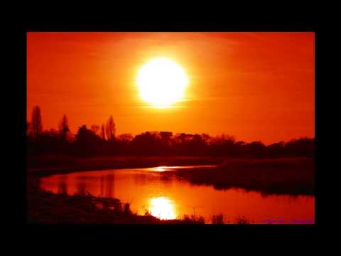 Santiago Nino & Damien Heck feat. Antonia Lucas - Red Sky (Original Vocal Mix)