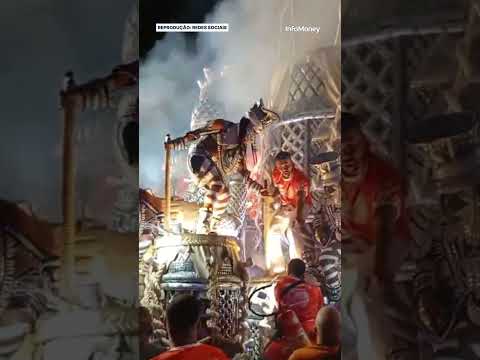 Carro alegórico da União de Maricá pega fogo na Sapucaí e deixa quatro feridos