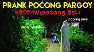 Download lagu MERINDING... SENJATA MAKAN TUAN || PRANK POCONG PARGOY KETEMU POCONG ASLI..... mp3 Download lagu MERINDING... SENJATA MAKAN TUAN || PRANK POCONG PARGOY KETEMU POCONG ASLI..... mp3