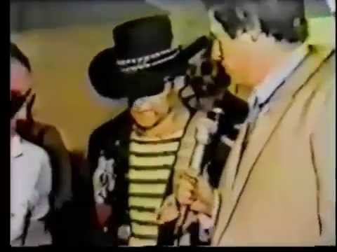 Elton John - Interview about John Lennon's Death, December 1980,  Melbourne Australia
