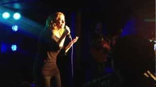 Anneke van Giersbergen & Danny Cavanagh - The blowers daughter