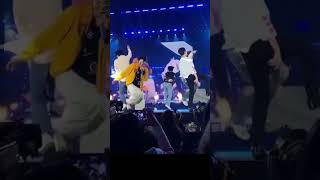 Download lagu BTS army V bela mahir and song lyrics #bts #viralvideo #kpopfandom #gh umhaikisikeypyaarmeiinbts mp3