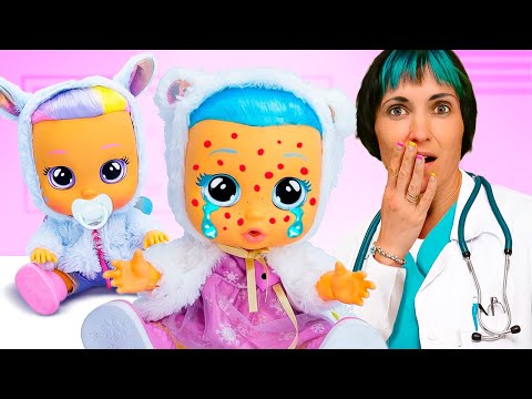 Игры в дочки матери - У куклы Край Бебис сыпь на лице! Маша Капуки Кануки лечит пупса в больничке!