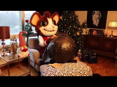 Musse & Helium öppnar julklappar & önskar God Jul