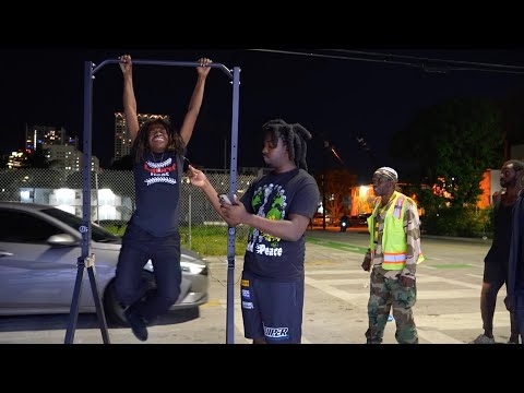 Paying Strangers in the Trenches to Hang For 100 Seconds Challenge 