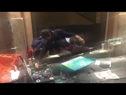 Acrobatic painter with... some technical problems