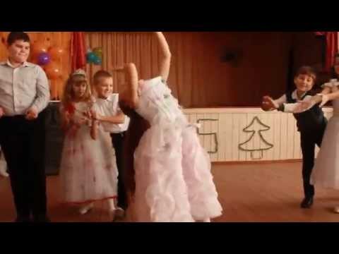 Новогодний танец 4-А класса