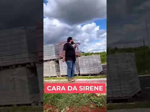 Homem trola motoqueiros com o barulho da sirene
