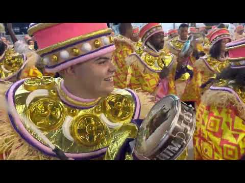 Desfile da bateria da Cubango no carnaval 2022