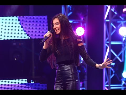 Jessie J - Who You Are. Vezi aici cum cântă Miruna Pânzaru la X Factor!