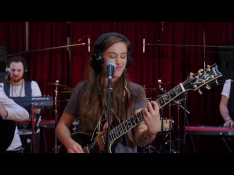 NINA ATTAL- Heat don't bother me