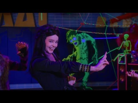 Vampirina: Teenage Vampire - The Fangfoot Stomp song (English)