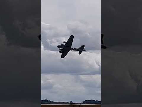 SallyB B17 low flyby duxford american flying day 2024