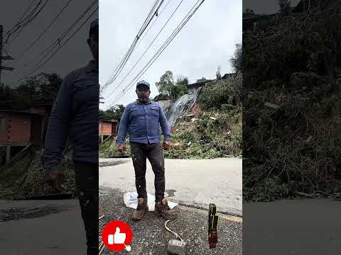 MISSIONÁRIO ALCIDES CORUMBA E O SEUS IRMÃO DE IGREJA NA CONSTRUÇÃO DE DOIS CASTELOS DE MADEIRA PARA PESSOAS QUE PERDERAM SUAS CASAS