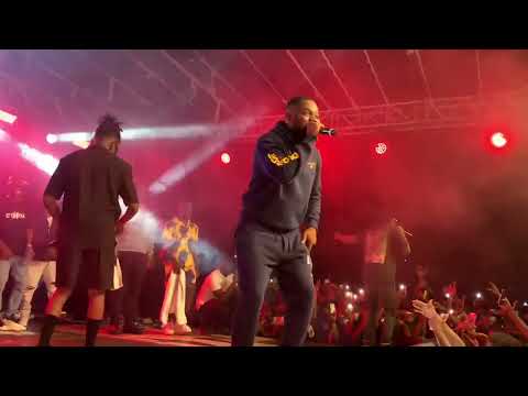 Sefa gives Mr. Drew D**gy Style On Stage. Vodafone Turn Up KNUST r2bees
