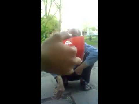 ДЕБИЛ присел на ушы!