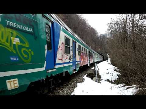 REGIONALE 22973 CUNEO LIMONE.Pte. ENTRA IN GALLERIA - VERNANTE (CN) 25 - 3 - 2016.