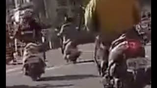 路口吸菸巧遇員警，當場攔停，令人療癒溫馨