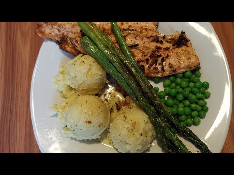 4 Minute Pan Fried Trout with garlic & lemon butter sauce//So delicious!! // Super quick and simple!