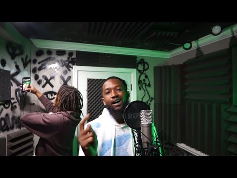 AntVerson & JuKashh - Gimme That (One Mic Performance)