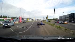 Смотреть онлайн Серьезная авария с участием мотоциклиста