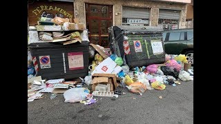 Roma sommersa dai rifiuti  I commercianti sono allo stremo e pagano piu&#39; di tutti in Italia