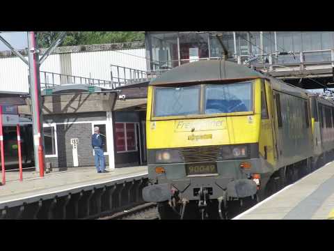 Class 90049 + 90047 - Freightliner - At Speed - 490C - Stafford - 16.08.2018