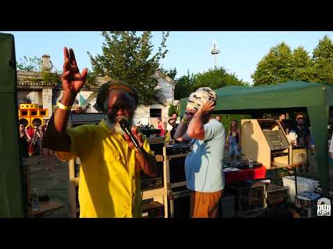 King Shiloh on Dub Stone Sound System @ Bergamo Sunfest [IT] ▶ The Uniques - "Danger"