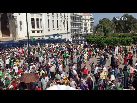 الجزائر... الجزائريون يتظاهرون رغم انتشار كثيف للشرطة