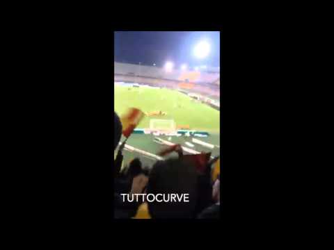 LECCE - Cosenza 1-0 15.11.2015 Coro Ultras Curva Nord contro i Baresi